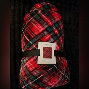 Victoria's Secret Red and Green Plaid Sherpa Throw 50x60 *NWT